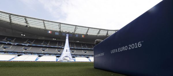 Подготовка к UEFA-2016 на стадионе французского города Сен-Дени - Sputnik Азербайджан