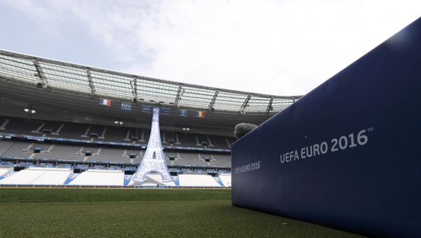 Подготовка к UEFA-2016 на стадионе французского города Сен-Дени - Sputnik Азербайджан