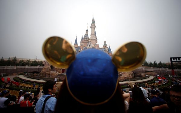 Билеты в открывшийся парк самые низкие среди парков компании Walt Disney в мире - Sputnik Азербайджан