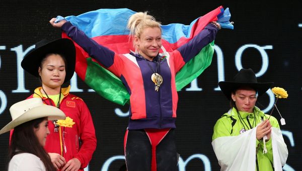 Азербайджанская и болгарская тяжелоатлетка, чемпионка мира, трёхкратная чемпионка Европы Боянка Костова - Sputnik Азербайджан