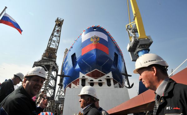 Спуск на воду головного атомного ледокола проекта Арктика в Санкт-Петербурге - Sputnik Азербайджан