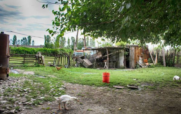 После апрельских событий два дома заново построили за счет государства, в четырех были проведены ремонтные работы - Sputnik Азербайджан