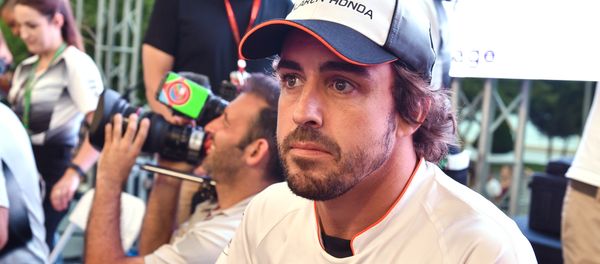Фернандо Алонсо пилот команды McLaren Honda  - Sputnik Азербайджан