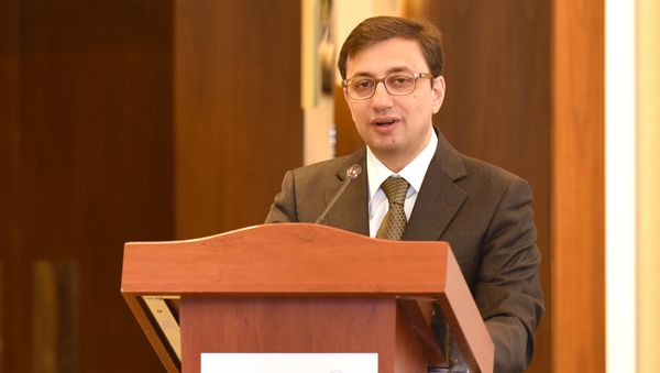 Председатель Совета директоров Палаты надзора за финансовыми рынками Руфат Асланлы - Sputnik Азербайджан
