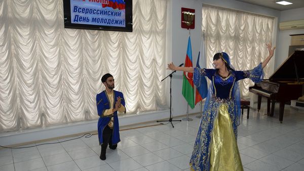 В Российском информационно-культурном центре отметили День молодежи России - Sputnik Азербайджан