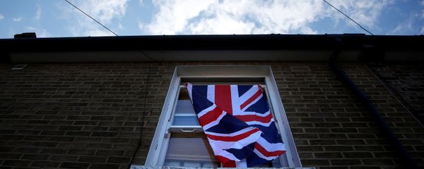 Британский флаг на окне в лондонском здании Британский флаг на окне в лондонском здании - Sputnik Азербайджан