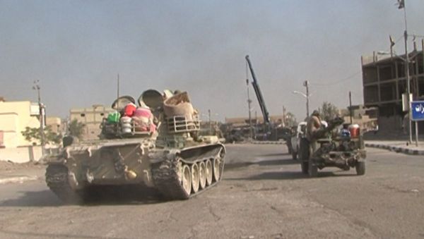 Разрушенные здания и сломанная техника – Эль-Фаллуджа после освобождения от ИГ - Sputnik Азербайджан