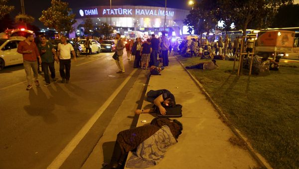 Крупнейший аэропорт Турции Ататюрк после теракта - Sputnik Азербайджан