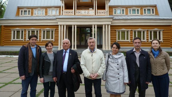 Делегация Института истории НАНА во дворе Казанского университета - Sputnik Азербайджан