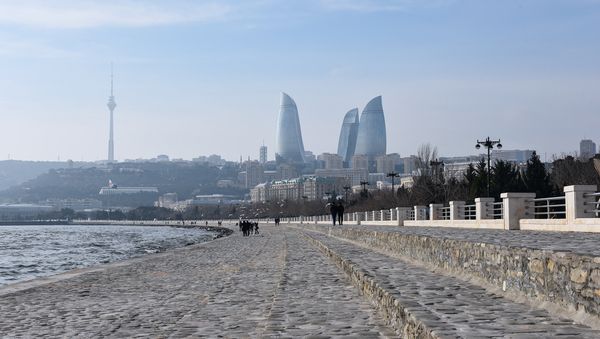 Вид на телебашню и Flame Towers с бакинского бульвара - Sputnik Азербайджан