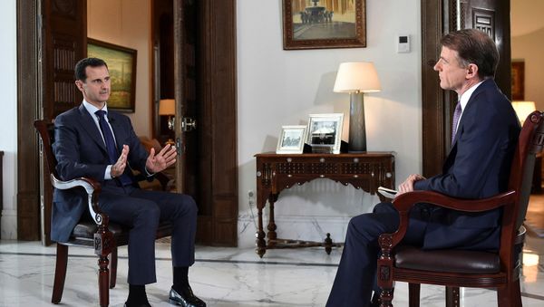 Президент Сирии Башар Асад с журналистом телеканала MSNBC - Sputnik Азербайджан
