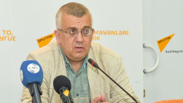 Политолог Олег Кузнецов в Мультимедийном пресс-центре Sputnik Азербайджан - Sputnik Азербайджан