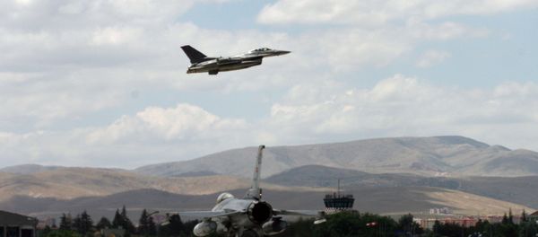 Истребители турецких ВВС F-16. Архивное фото - Sputnik Азербайджан