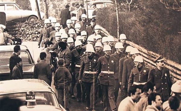 12 марта 1971 г. военные под руководством Мамдуха Тагмача отстранили от власти Сулеймана Демиреля  - Sputnik Азербайджан