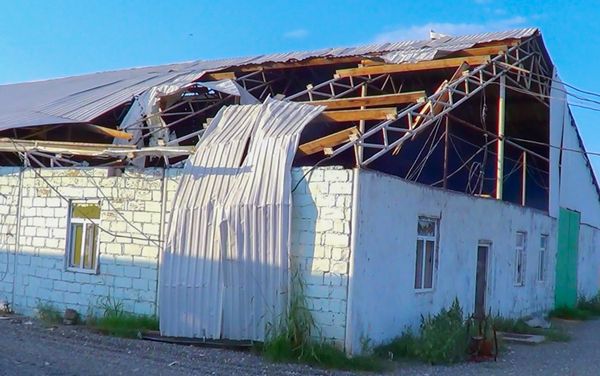 На территорию фермерского хозяйства в селе Эфетли Агдамского района упали 6 снарядов - Sputnik Азербайджан