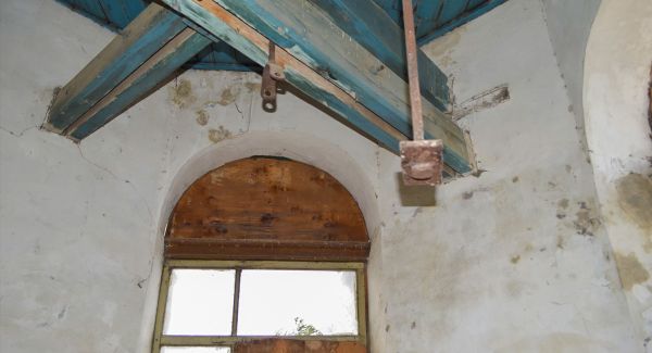 Внутри церкви есть одно большая молельня, несколько маленьких комнат, а также колокольня - Sputnik Азербайджан