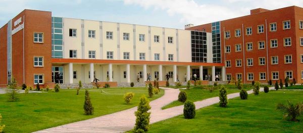 Bakıda Qafqaz Universitetinin binası - Sputnik Азербайджан