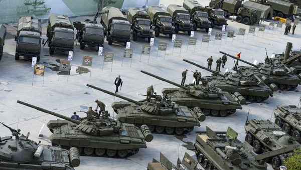 Выставка вооружений на открытии Международного военно-технического форума Армия-2015 - Sputnik Азербайджан