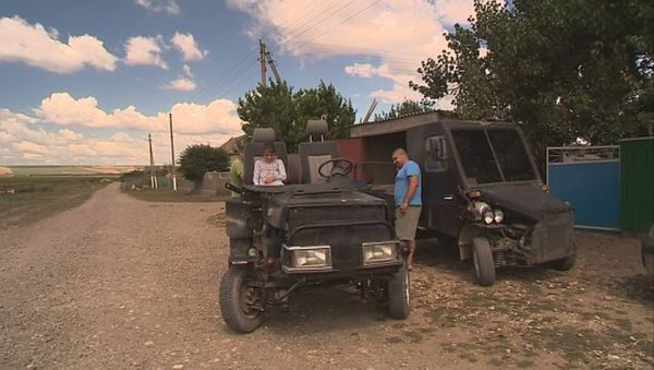 Руслан Чоботару изобрел и собрал своими руками эксклюзивные трактор и автомобиль - Sputnik Азербайджан