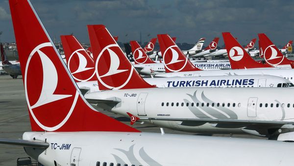 Самолеты авиакомпании Turkish Airlines в аэропорту Ататюрк. Стамбул, 3 декабря 2015 года - Sputnik Азербайджан