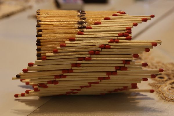 Молодой мастер страдает от некачественных спичек ; из-за этого он даже на время перестал работать - Sputnik Азербайджан