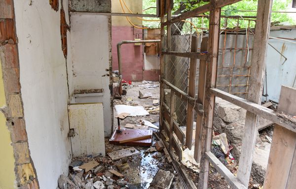 Начался снос здания, расположенного по улице Шарифзаде, 33 в Ясамальском районе - Sputnik Азербайджан