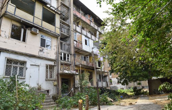 Начался снос здания, расположенного по улице Шарифзаде, 33 в Ясамальском районе - Sputnik Азербайджан