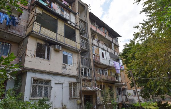 Начался снос здания, расположенного по улице Шарифзаде, 33 в Ясамальском районе - Sputnik Азербайджан