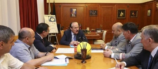 Глава Дагестана провел рабочую встречу с руководством Северо-Кавказской железной дороги Глава Дагестана провел рабочую встречу с руководством Северо-Кавказской железной дороги - Sputnik Азербайджан
