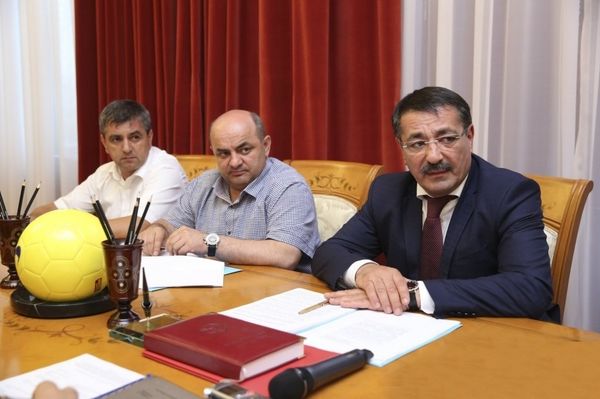 Глава Дагестана провел рабочую встречу с руководством Северо-Кавказской железной дороги - Sputnik Азербайджан