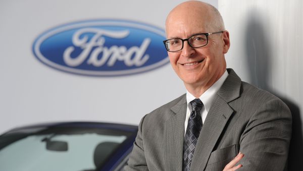 Финдиректор американского автомобильного гиганта Ford Motor Co. Роберт Шанкс - Sputnik Азербайджан