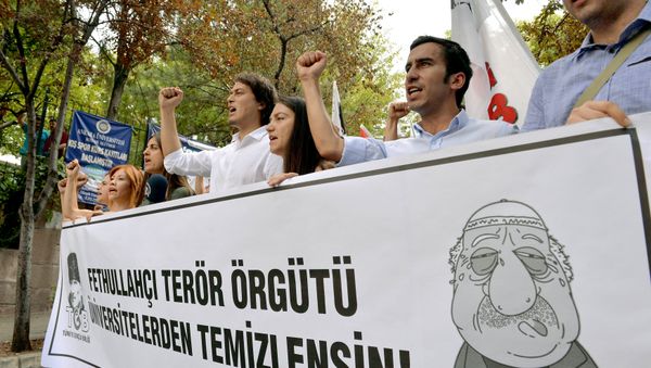 Протест турецких студентов против Фетуллаха Гюлена. Анкара, 21 июля 2016 года - Sputnik Азербайджан
