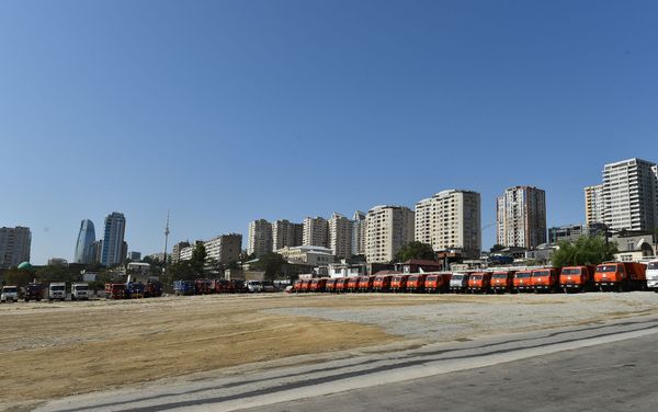 Президент Азербайджана Ильхам Алиев принял участие в закладке фундамента новой дорожно-транспортной инфраструктуры Баку - Sputnik Азербайджан