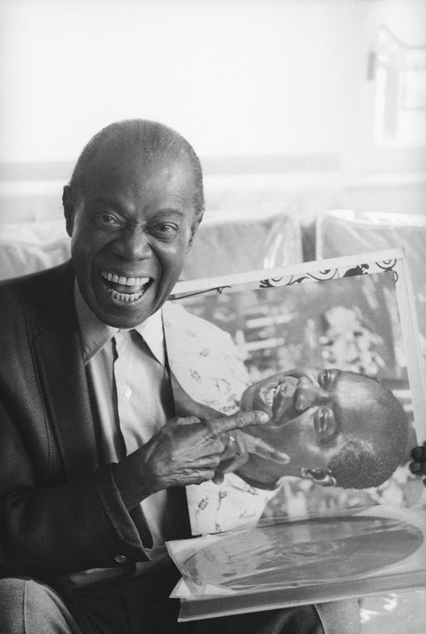 За ним закрепилось прозвище Сэчмо (Satchmo, сокращение от Satchel Mouth, рот, похожий на кошелку).  - Sputnik Азербайджан