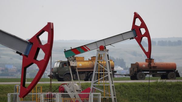 Нефтяные насосы в Уфе, Республика Башкортостан, Россия - Sputnik Азербайджан