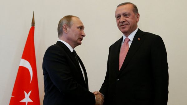 Президент России Владимир Путин встречает своего турецкого коллегу Реджепа Тайипа Эрдогана. Санкт-Петербург, 9 августа 2016 года - Sputnik Азербайджан