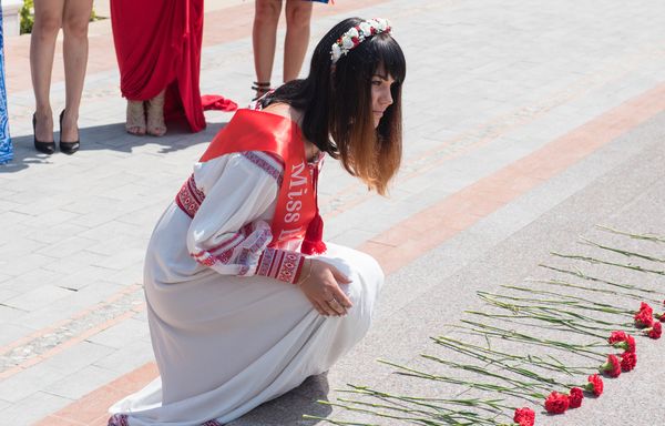 Участницы конкурса Miss Union-2016 возложили цветы к могиле Гейдара Алиева - Sputnik Азербайджан