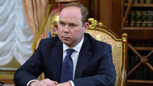 Назначенный руководителем администрации президента РФ Антон Вайно во время встречи в Кремле с президентом России Владимиром Путиным.12 августа 2016 - Sputnik Азербайджан