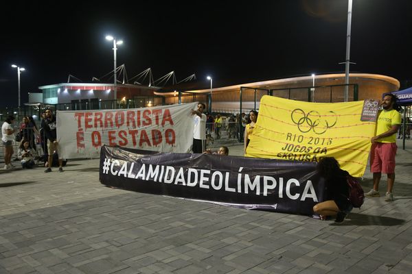 Акция протеста в Олимпийском парке Рио-де-Жанейро Акция протеста в Олимпийском парке Рио-де-Жанейро - Sputnik Азербайджан