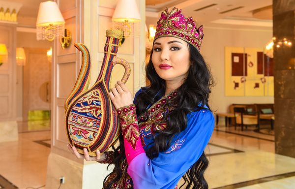 Участницы конкурса Мисс Юнион в Азербайджанских национальных платьях - Sputnik Азербайджан