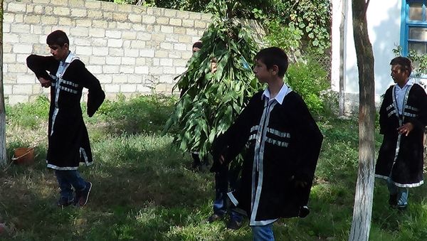 Выступление фольклорного ансамбля - Sputnik Азербайджан