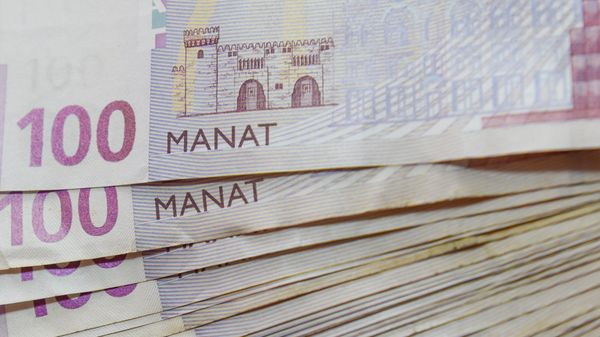 Купюры достоинством в 100 манатов  - Sputnik Азербайджан