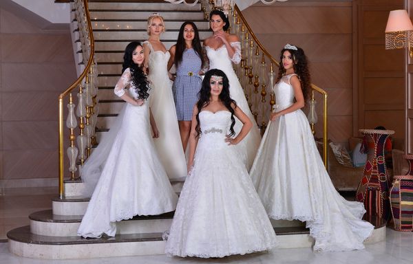 Фотосессия участниц конкурса Miss Union Baku 2016 в свадебных платьях - Sputnik Азербайджан