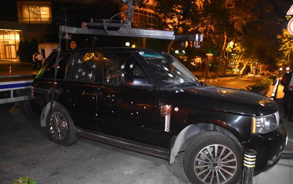 Простреленный автомобиль Ровшана Лянкяранского - Sputnik Азербайджан