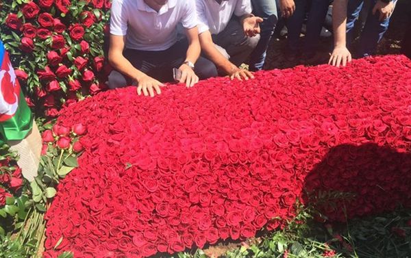 Сегодня жители Лянкярана простились со своим земляком, известным криминальным авторитетом Ровшаном Джаниевым - Sputnik Азербайджан