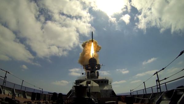 Корабли РФ совершили пуск крылатых ракет по объектам "Джебхат ан-Нусры" в Сирии - Sputnik Азербайджан