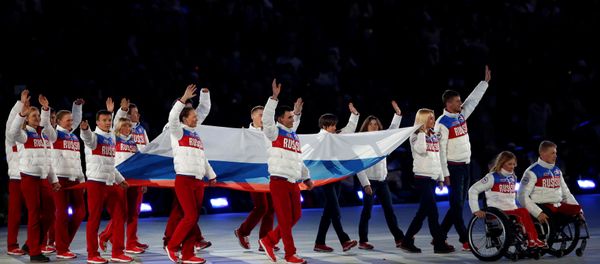 Представители России перед началом церемонии закрытия XI зимних Паралимпийских игр в Сочи. - Sputnik Азербайджан