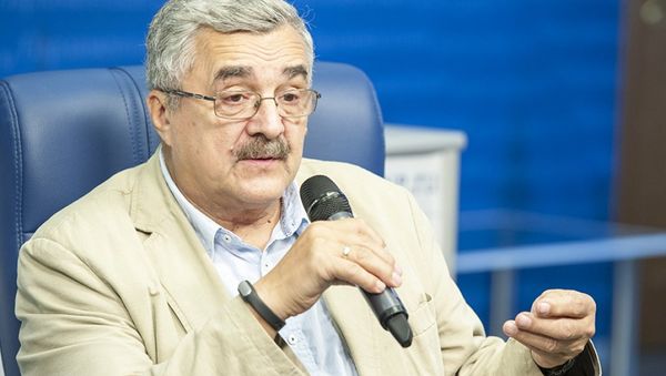 Заместитель директора института стран СНГ Владимир Жарихин - Sputnik Азербайджан