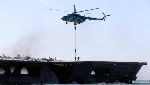 Учения элитных войск Революционной гвардии Ирана в Ормузском проливе. 25 февраля 2015 года - Sputnik Азербайджан