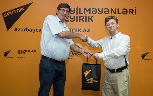 Победители викторины получили в награду от Sputnik майки с автографами участников сборной Азербайджана в Рио-2016 Победители викторины получили в награду от Sputnik майки с автографами участников сборной Азербайджана в Рио-2016 - Sputnik Азербайджан